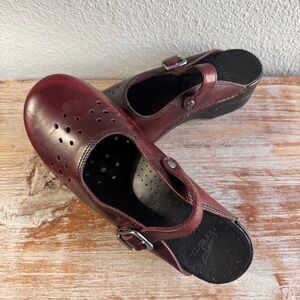 Dansko Mary Jane Size 42 US 10 Red Maroon Leather Buckle Strap